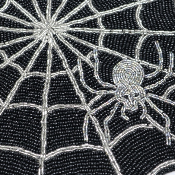 TAHARI HOME SPIDER WEB BEADED CHARGER PLACEMATS - SILVER/BLACK - S/4 - NEW - Picture 3 of 6